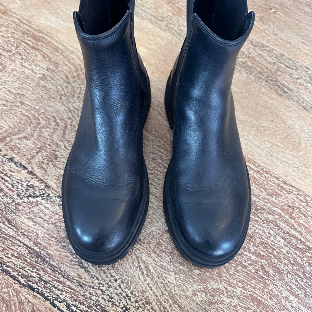 Steve Madden Black leather boots W6